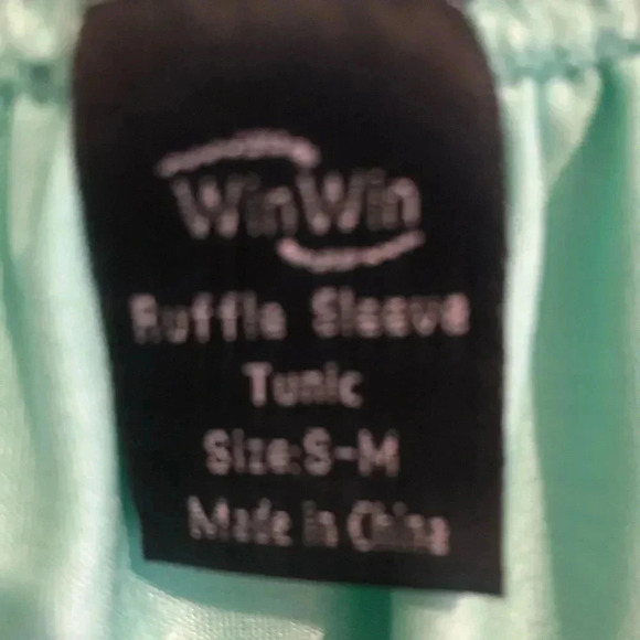 Winn Winn women’s top - Picture 2 of 3